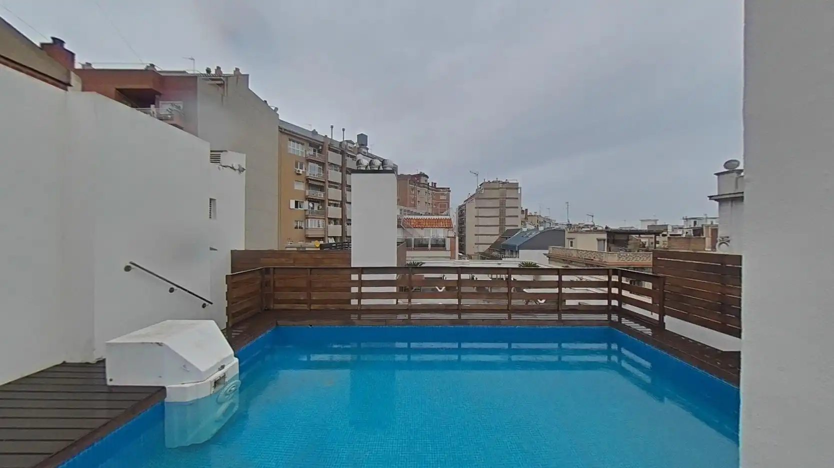 Piscina de Pis en venda en Barcelona amb Piscina