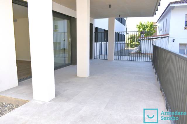 Planta baja en Alquiler en Carrer València, 1 en Tiana