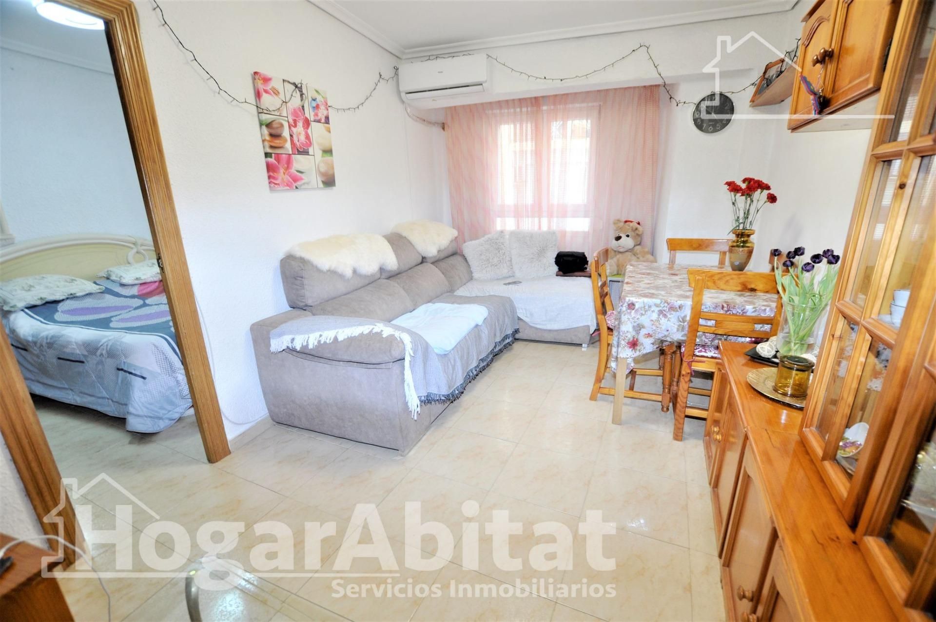 Living room of Flat for sale in Xirivella  with Air Conditioner, Heating and Storage room