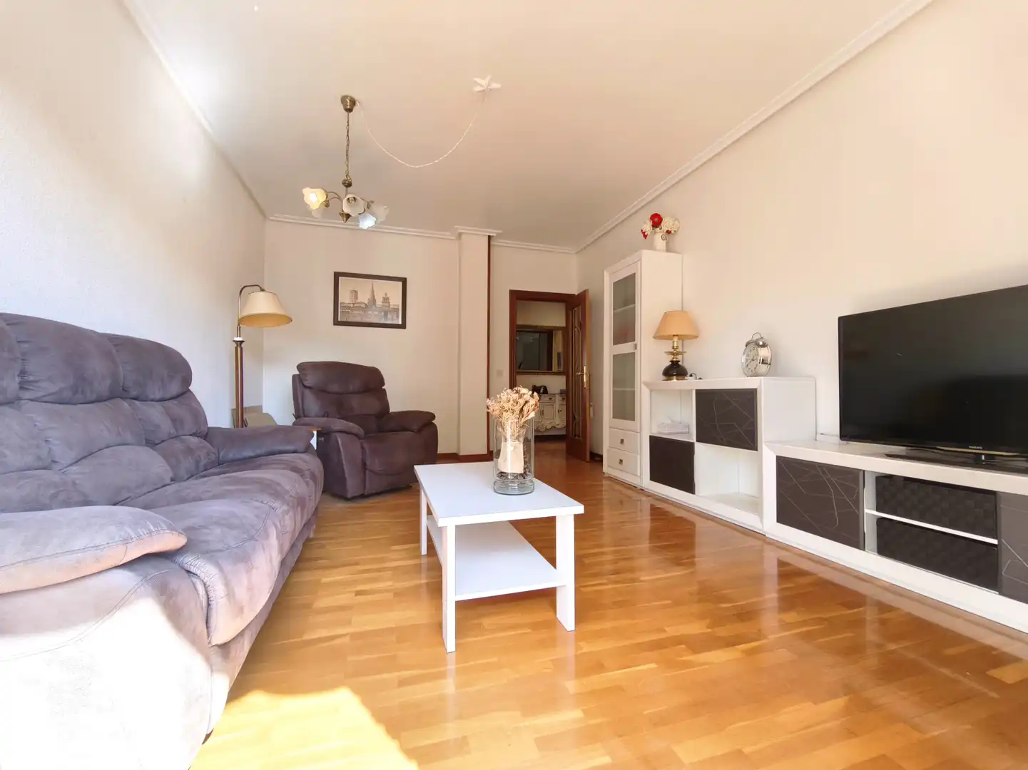 Sala d'estar de Pis en venda en  Logroño amb Calefacció, Parquet i Terrassa