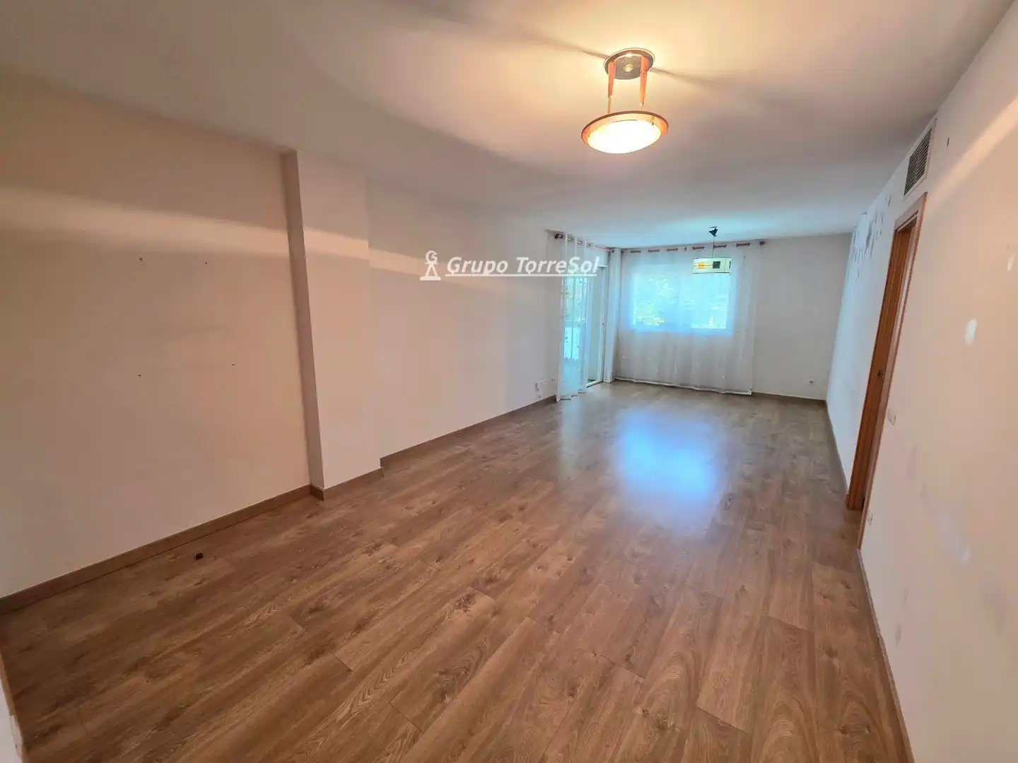 Living room of Flat for sale in Torredembarra  with Air Conditioner, Heating and Parquet flooring