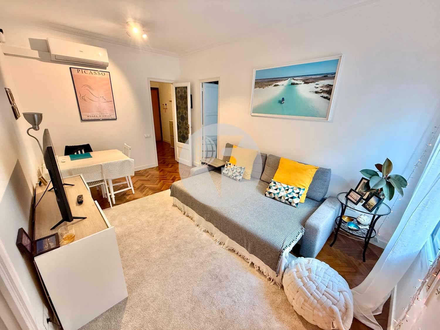 Sala de estar de Piso de alquiler en  Barcelona Capital con Aire acondicionado, Calefacción y Amueblado