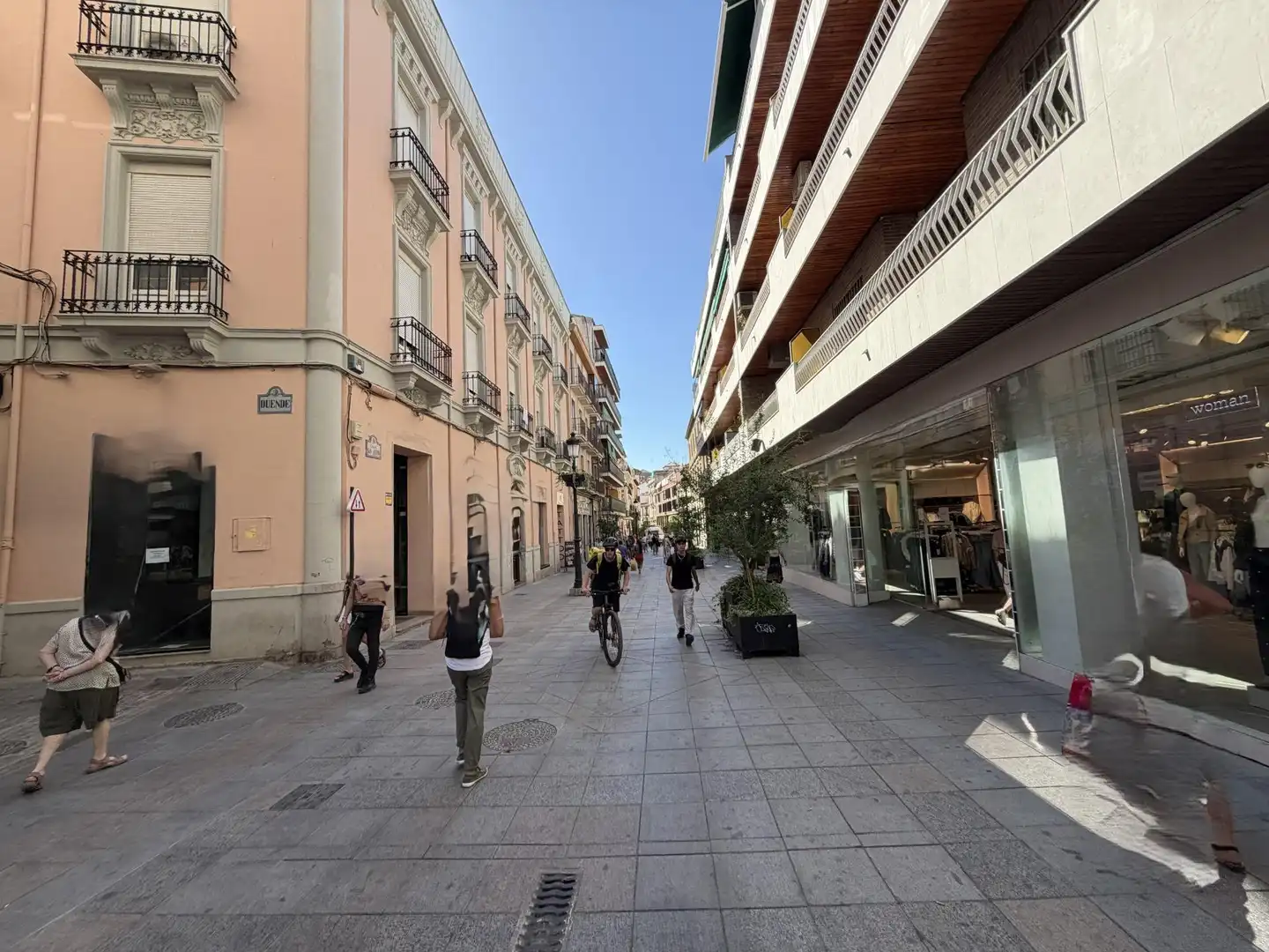 Außenansicht von Wohnungen zur Miete in Granada mit Klimaanlage und Möbliert