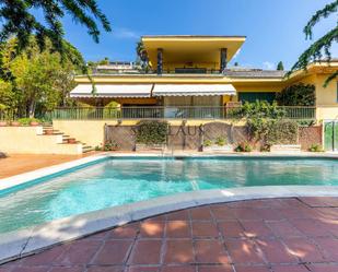 Piscina de Casa o xalet en venda en Badalona amb Aire condicionat, Calefacció i Jardí privat