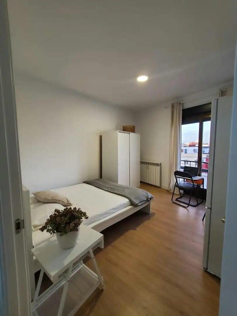 Schlafzimmer von Wohnung zur Miete in Madrid mit Klimaanlage, Heizung und Waschmaschine