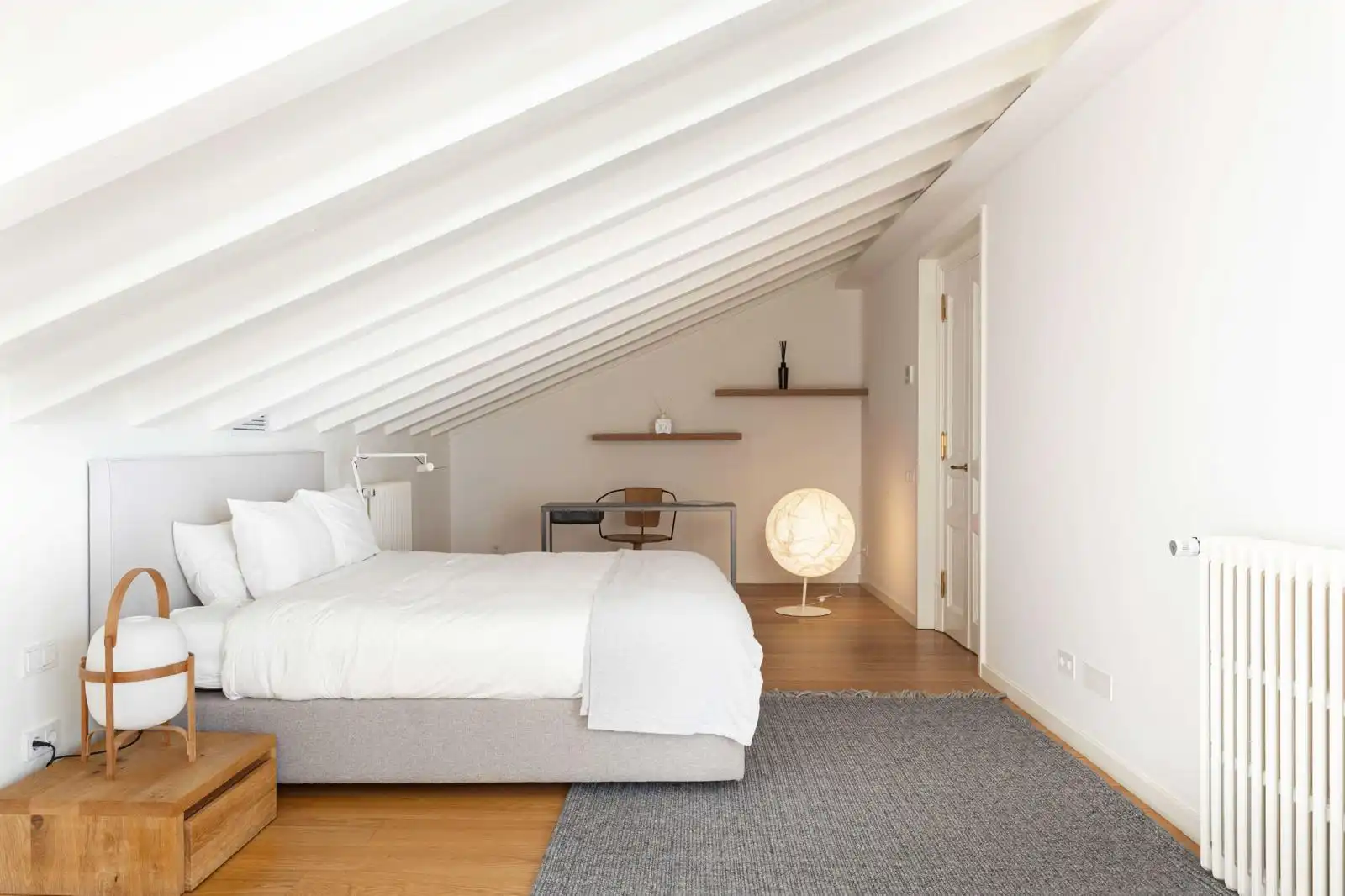 Schlafzimmer von Wohnung zur Miete in Barcelona mit Klimaanlage, Heizung und Terrasse