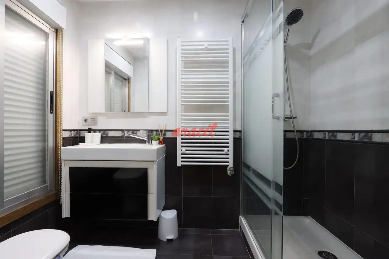 Baño de Piso en venta en Ourense Capital  con Calefacción, Trastero y Amueblado