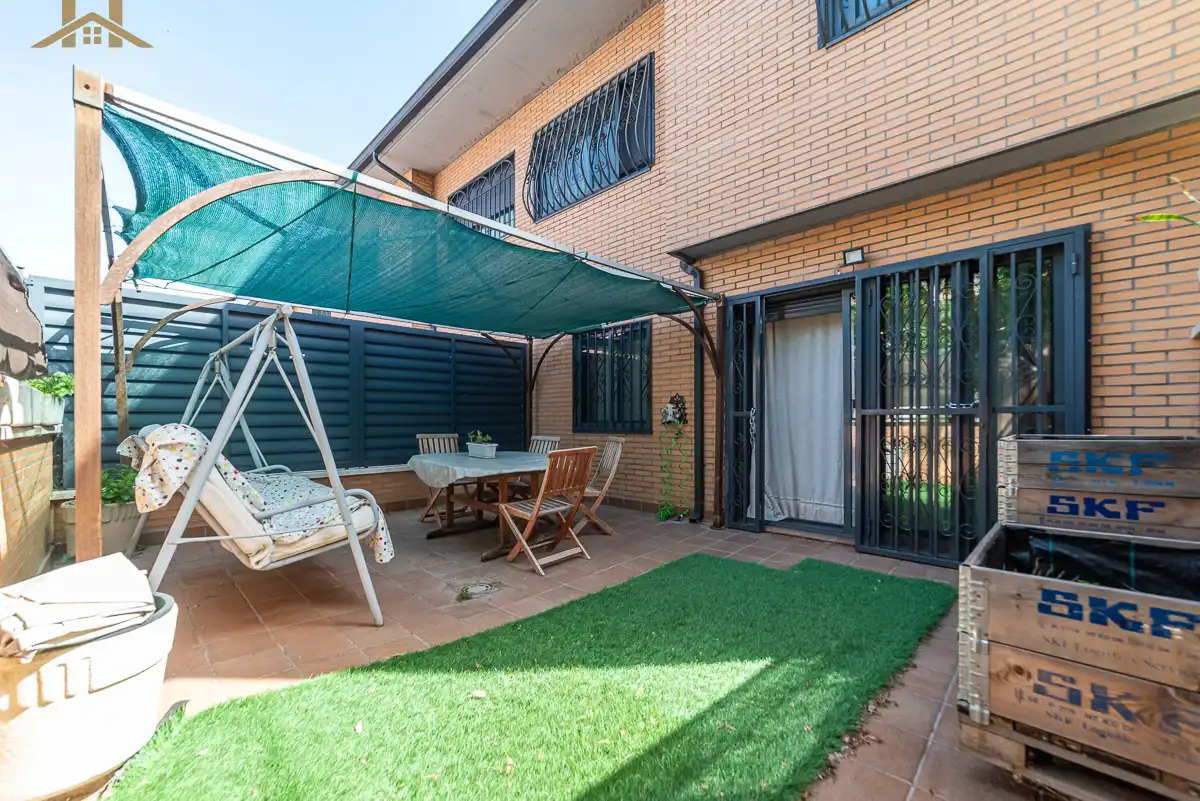 Terraza de Casa adosada en venta en Leganés con Aire acondicionado, Calefacción y Jardín privado