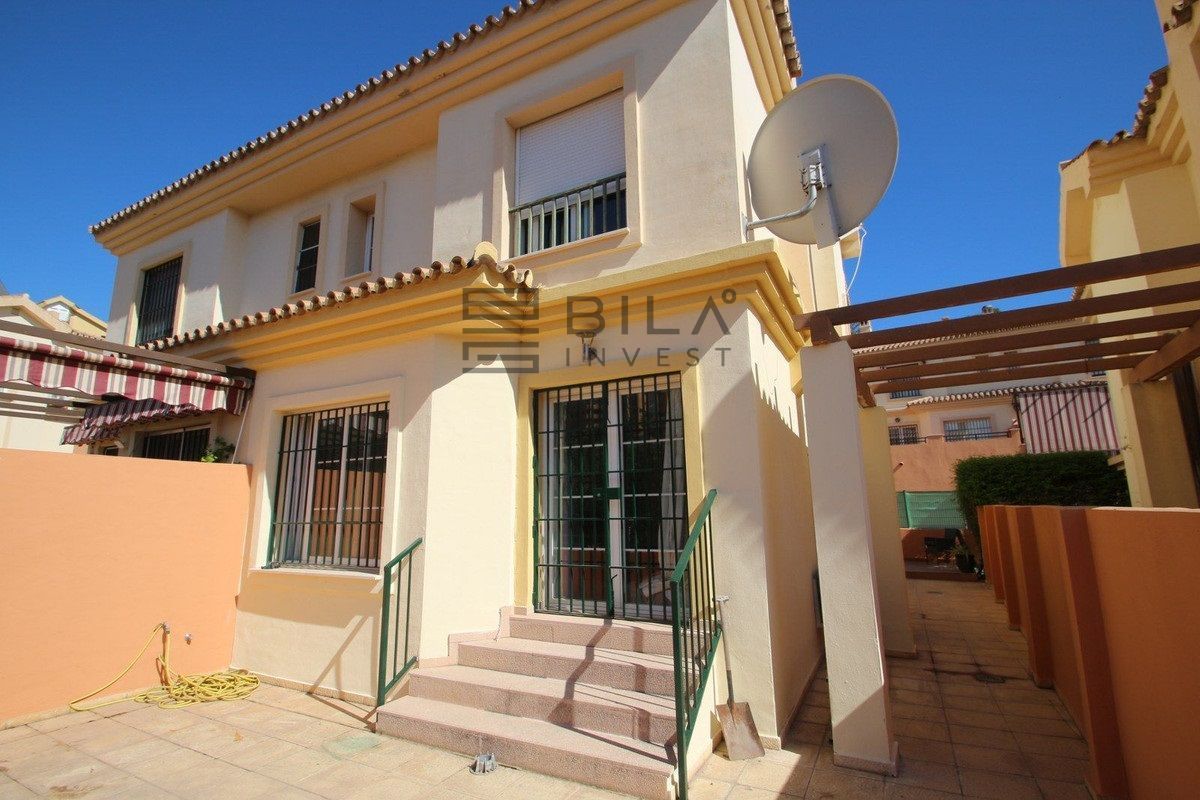 Vista exterior de Casa adosada en venta en Fuengirola con Aire acondicionado, Terraza y Trastero
