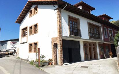 Vista exterior de Pis en venda en Llanes amb Calefacció i Traster