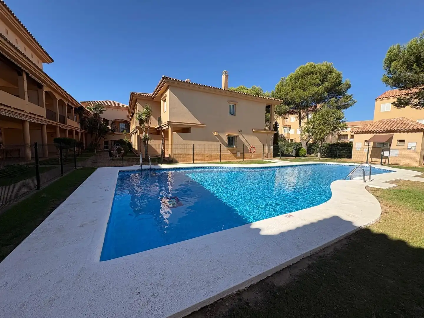 Apartment mit Pool zum Verkauf in Novo Sancti Petri