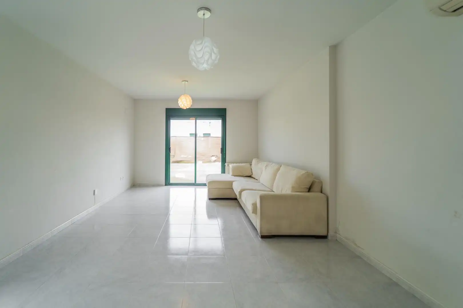 Sala de estar de Casa adosada en venta en Magán con Aire acondicionado, Calefacción y Jardín privado