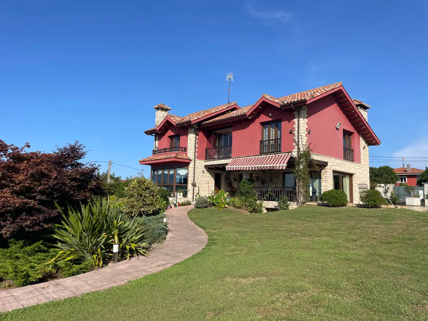 Vista exterior de Casa o xalet en venda en Gijón  amb Calefacció, Jardí privat i Parquet