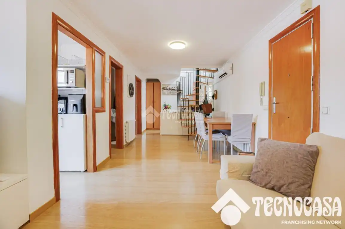 Sala d'estar de Pis en venda en Badalona amb Aire condicionat, Calefacció i Parquet