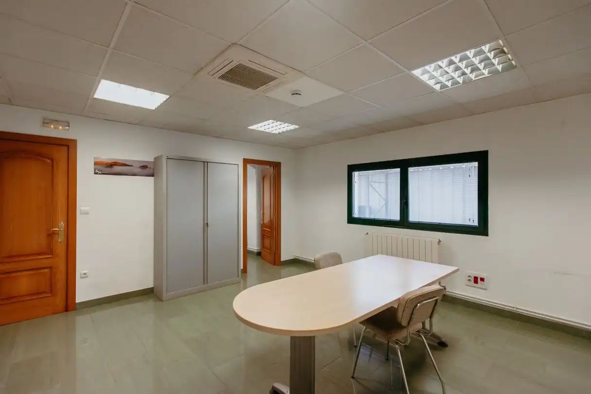 Oficina de alquiler en Huesca con Amueblado