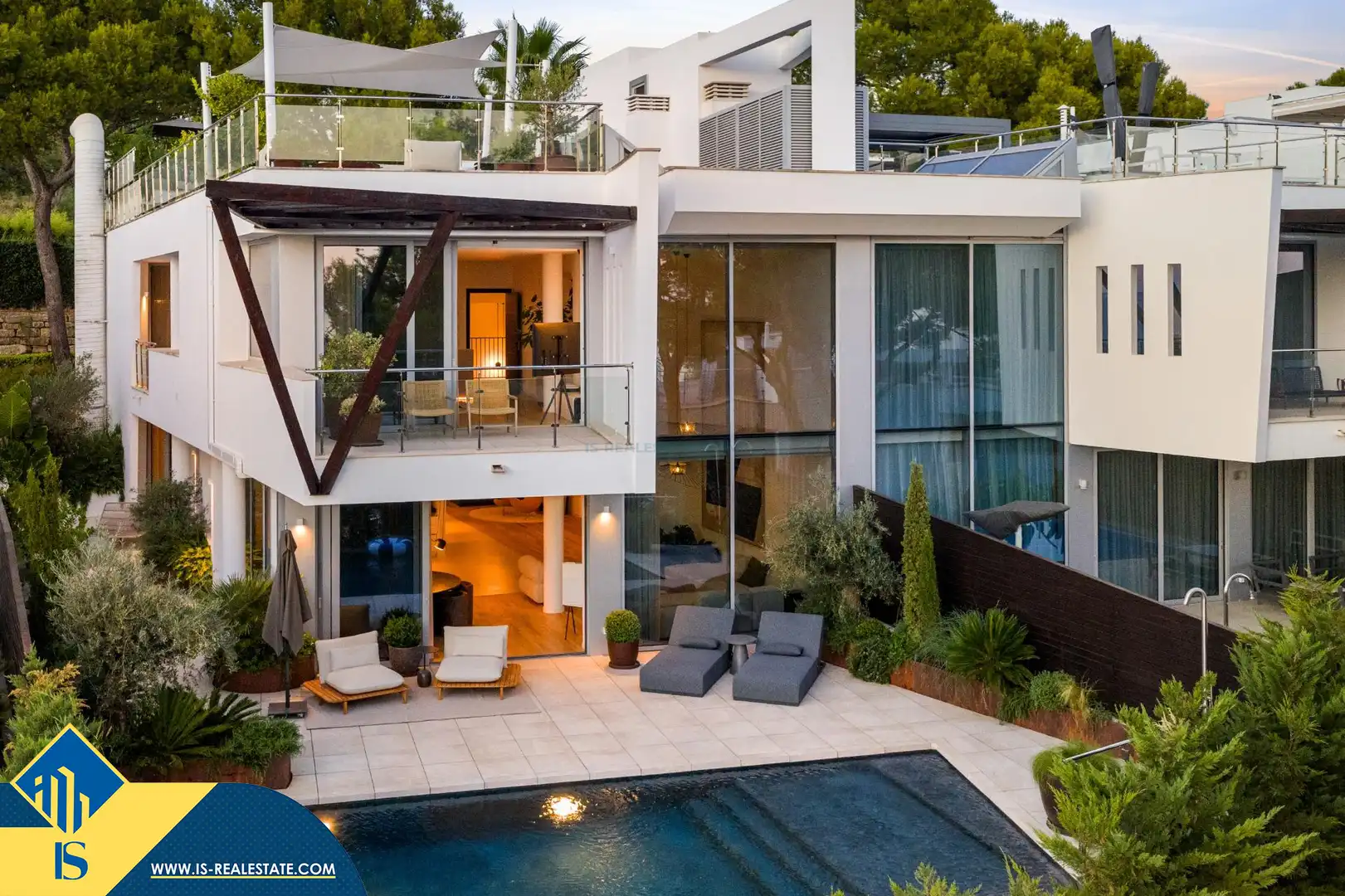 Chalet con piscina en venta en Milla de Oro