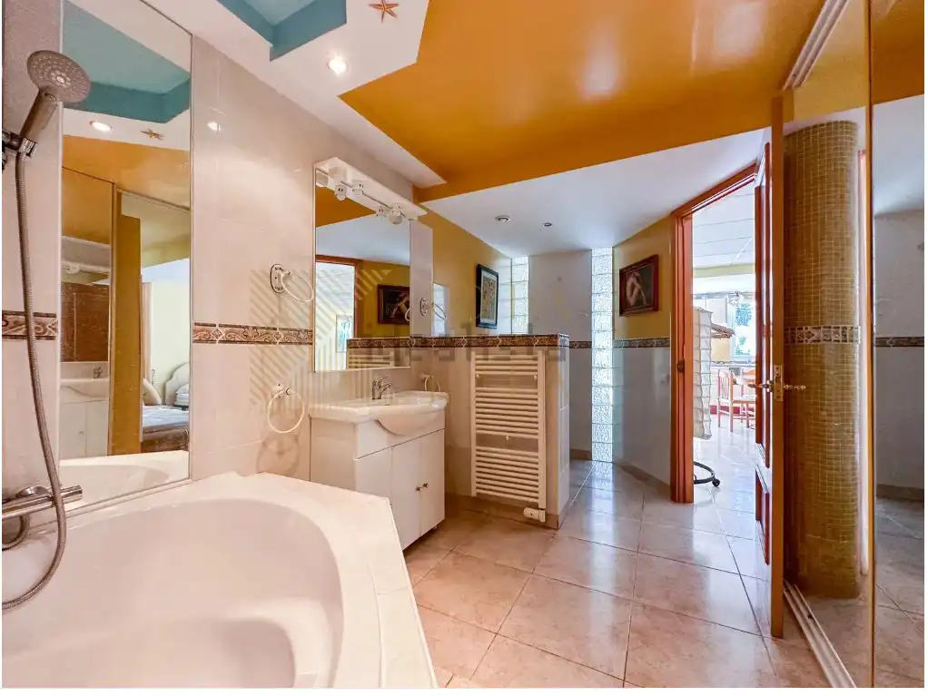 Villa mit Terrasse zum Verkauf in Aiguaviva Parc, imagen 18