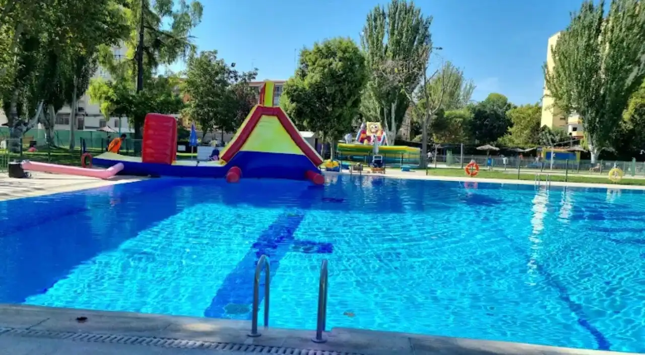 Piscina de Pis en venda en Móstoles amb Calefacció, Terrassa i Moblat