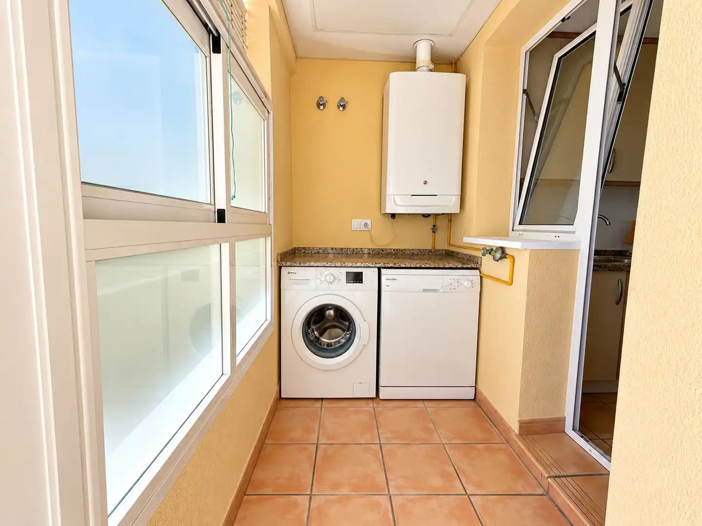 Mini appartamento con terrazza in affitto a Montañar - El Arenal, imagen 6