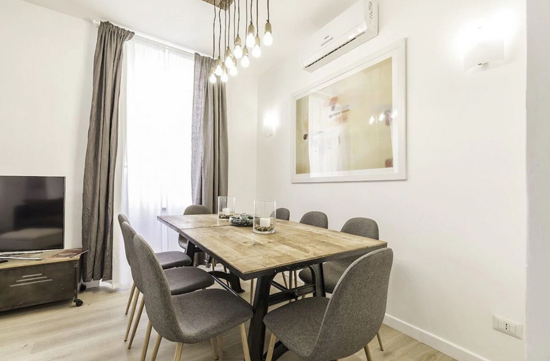 Menjador de Pis de lloguer en Burjassot amb Aire condicionat, Moblat i TV