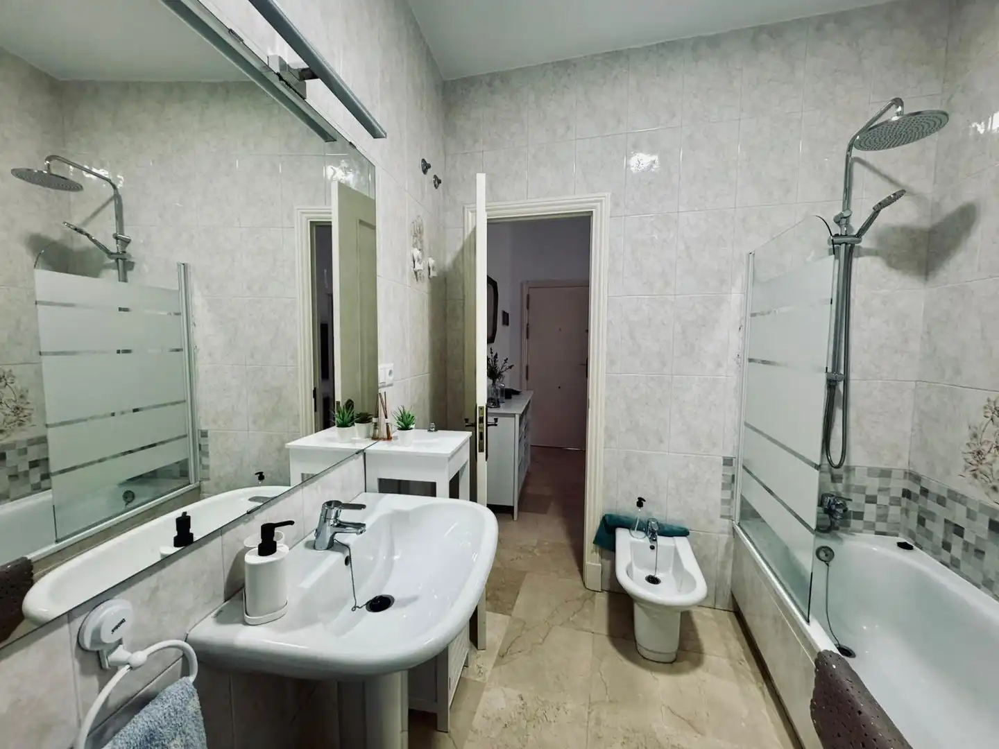 Bathroom of Apartments for rent in Sanlúcar de Barrameda  with Air Conditioner