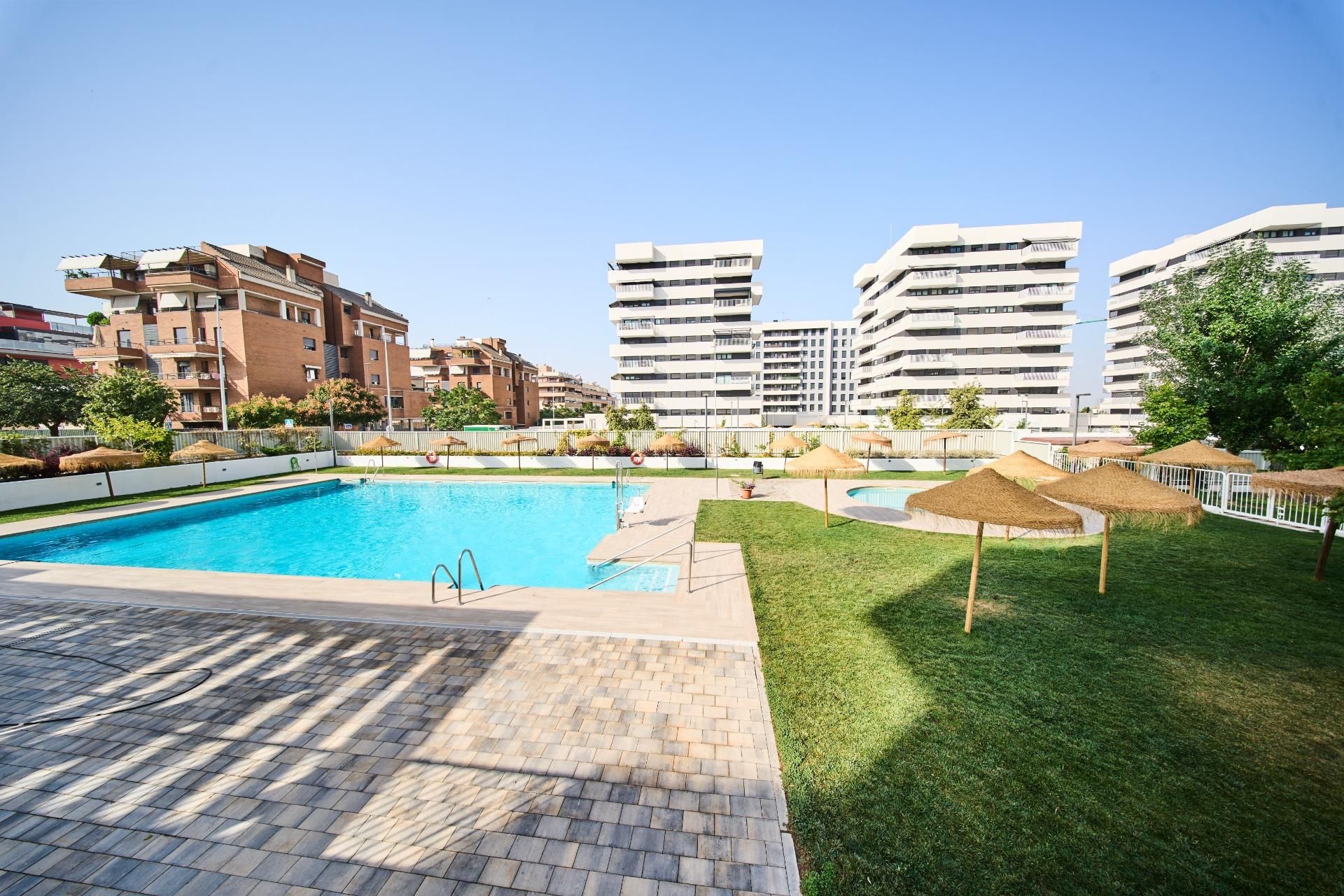 Swimming pool of Flat for sale in  Granada Capital  with Heating, Private garden and Terrace