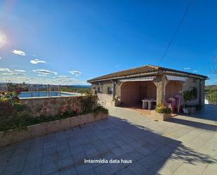 Vista exterior de Casa o xalet en venda en Vilamarxant amb Aire condicionat, Terrassa i Piscina