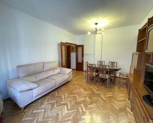 Living room of Flat to rent in  Madrid Capital  with Air Conditioner, Furnished and Washing machine