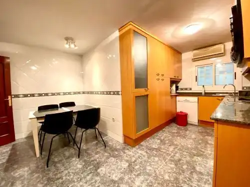 Küche von Wohnung zum Verkauf in Barcelona mit Klimaanlage, Heizung und Parkett