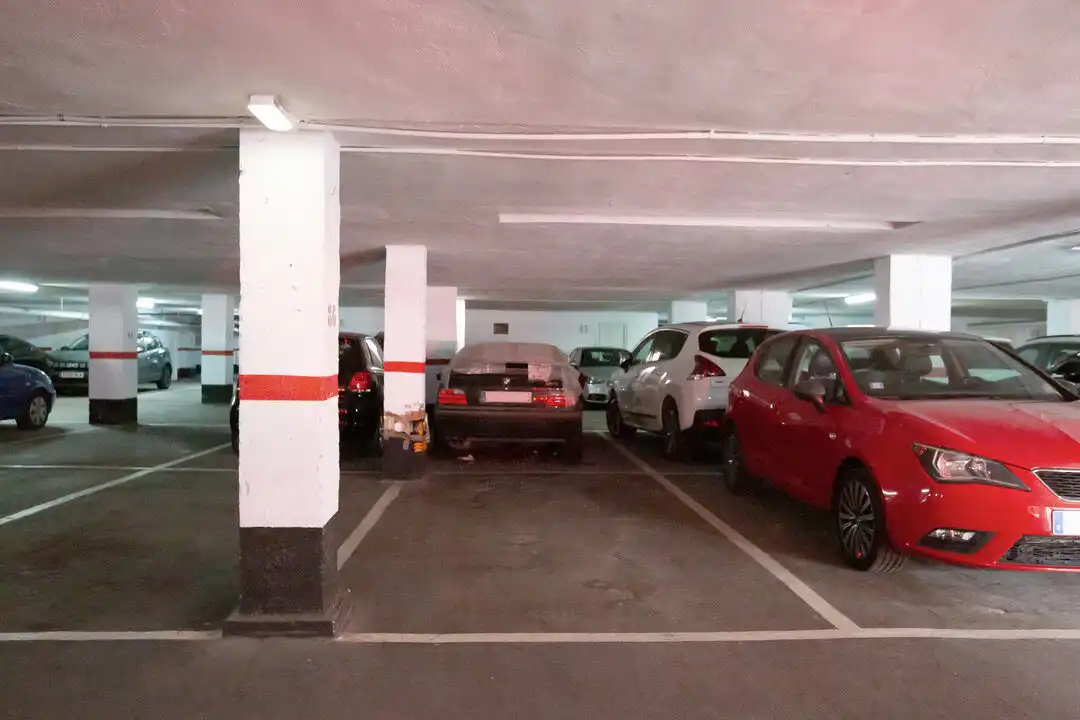 Parking de Piso en venta en Getxo  con Calefacción, Trastero y Amueblado