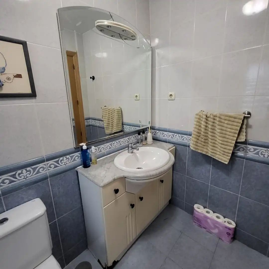 Baño de Piso para compartir en Ávila con Calefacción, Terraza y Amueblado