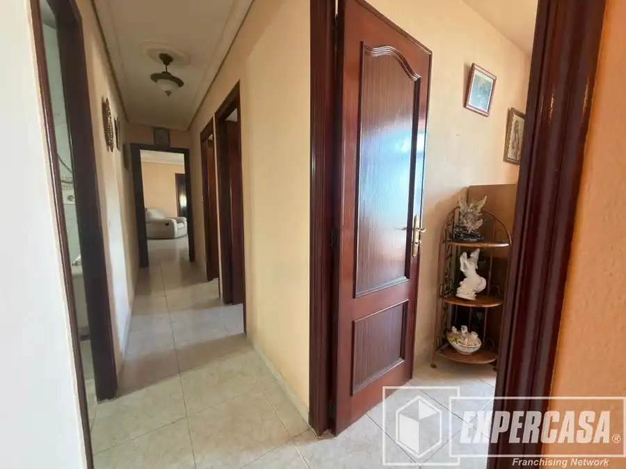 Flat for sale in Valencia  with Air Conditioner and Furnished