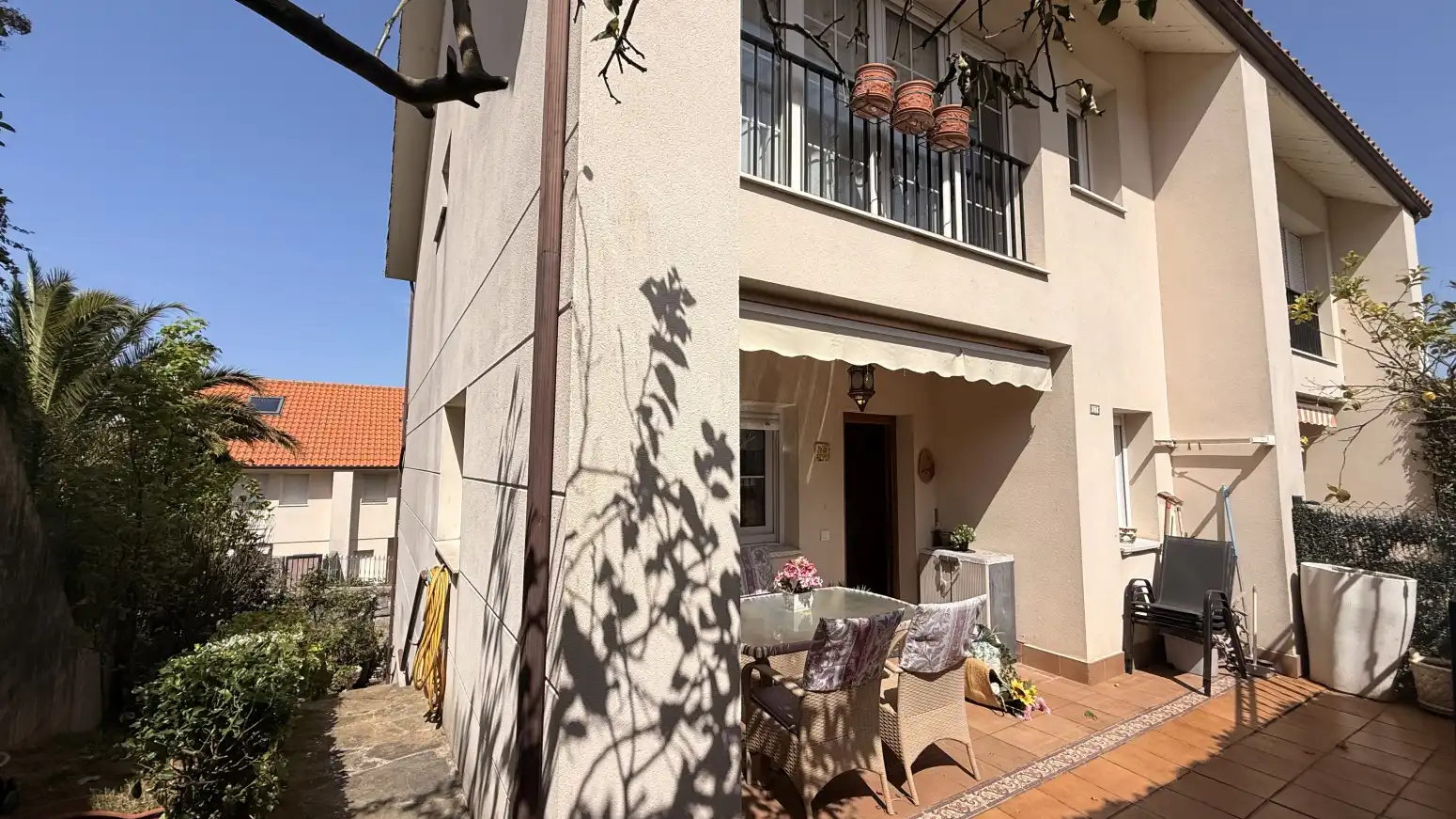 Vista exterior de Casa adosada en venta en Alfoz de Lloredo con Calefacción, Jardín privado y Terraza