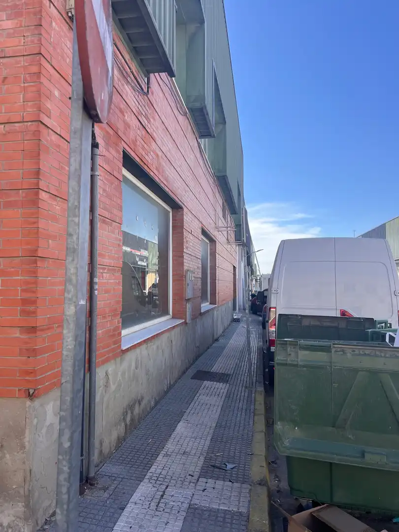 Local comercial en venda a A, imagen 4