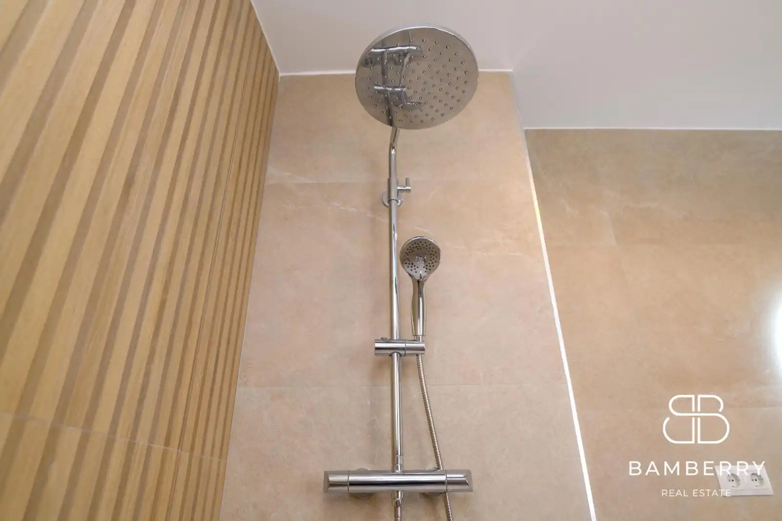 Bany de Àtic en venda en Sant Boi de Llobregat amb Parquet