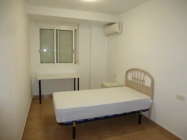 Habitación de Piso de alquiler en Murcia con Aire acondicionado, Amueblado y Horno