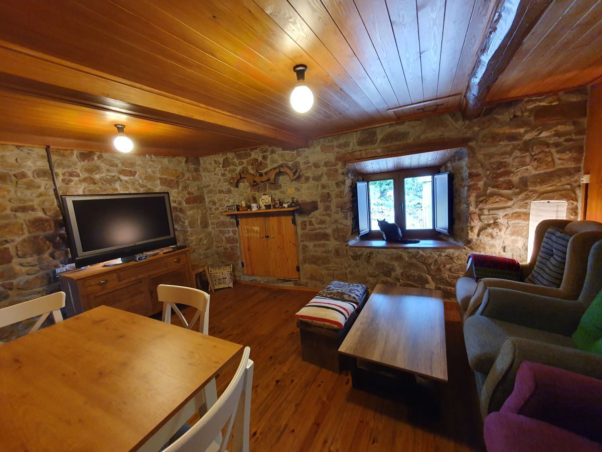 Living room of House or chalet for sale in Belmonte de Miranda  with Heating, Terrace and Storage room