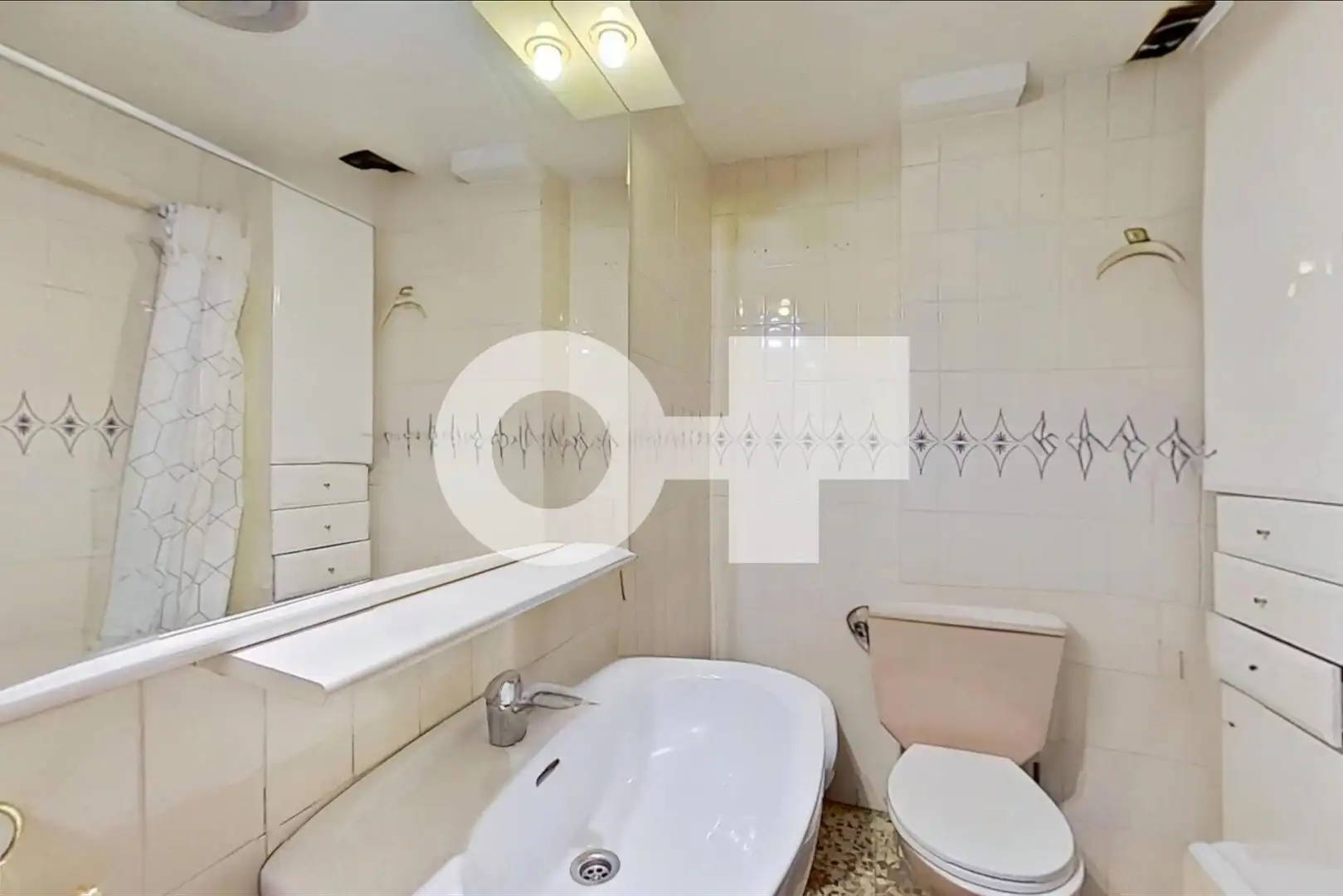 Bany de Apartament en venda en Cerdanyola del Vallès amb Aire condicionat, Calefacció i Terrassa