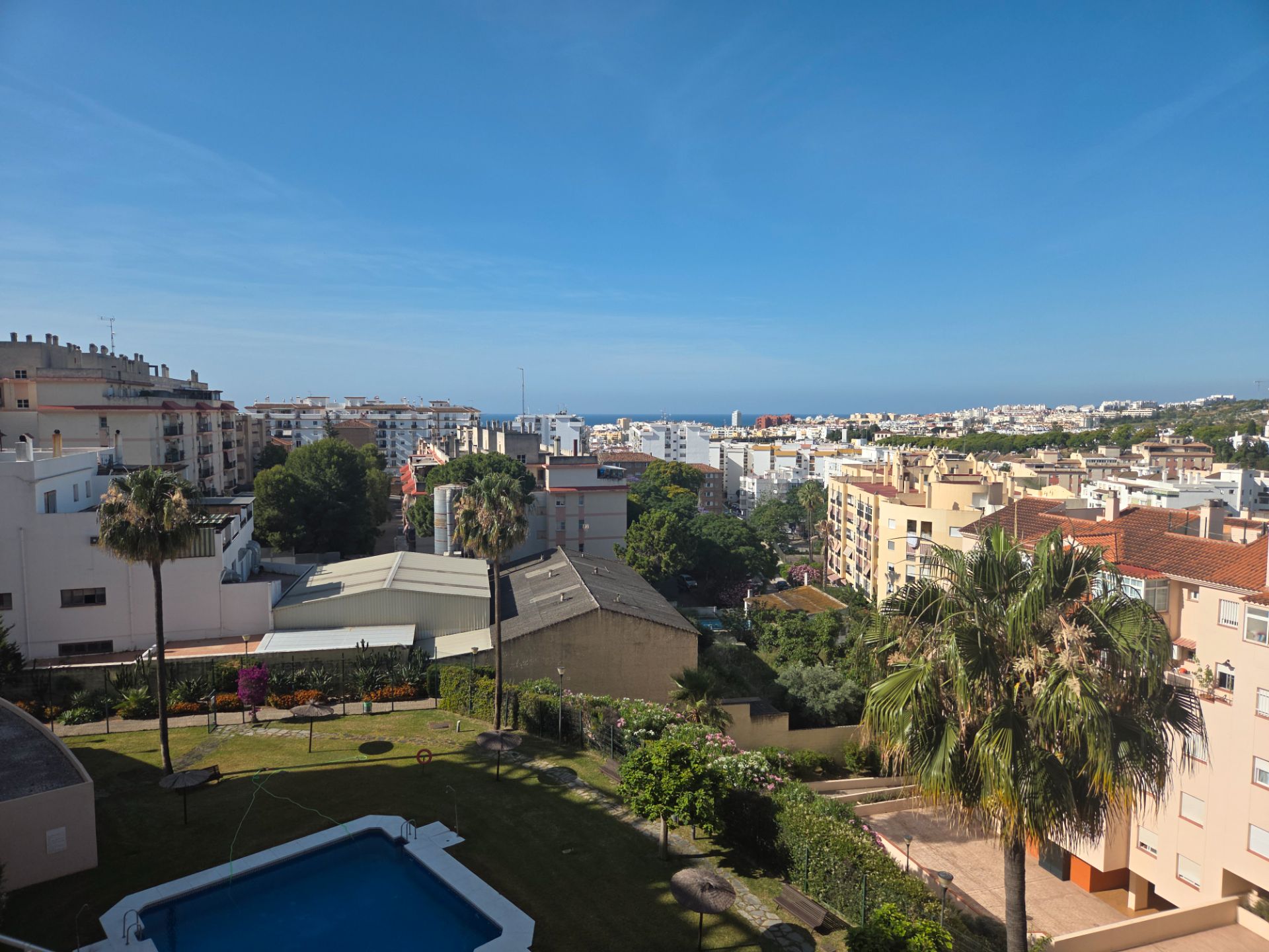 Vista exterior de Piso en venta en Estepona con Aire acondicionado, Parquet y Terraza
