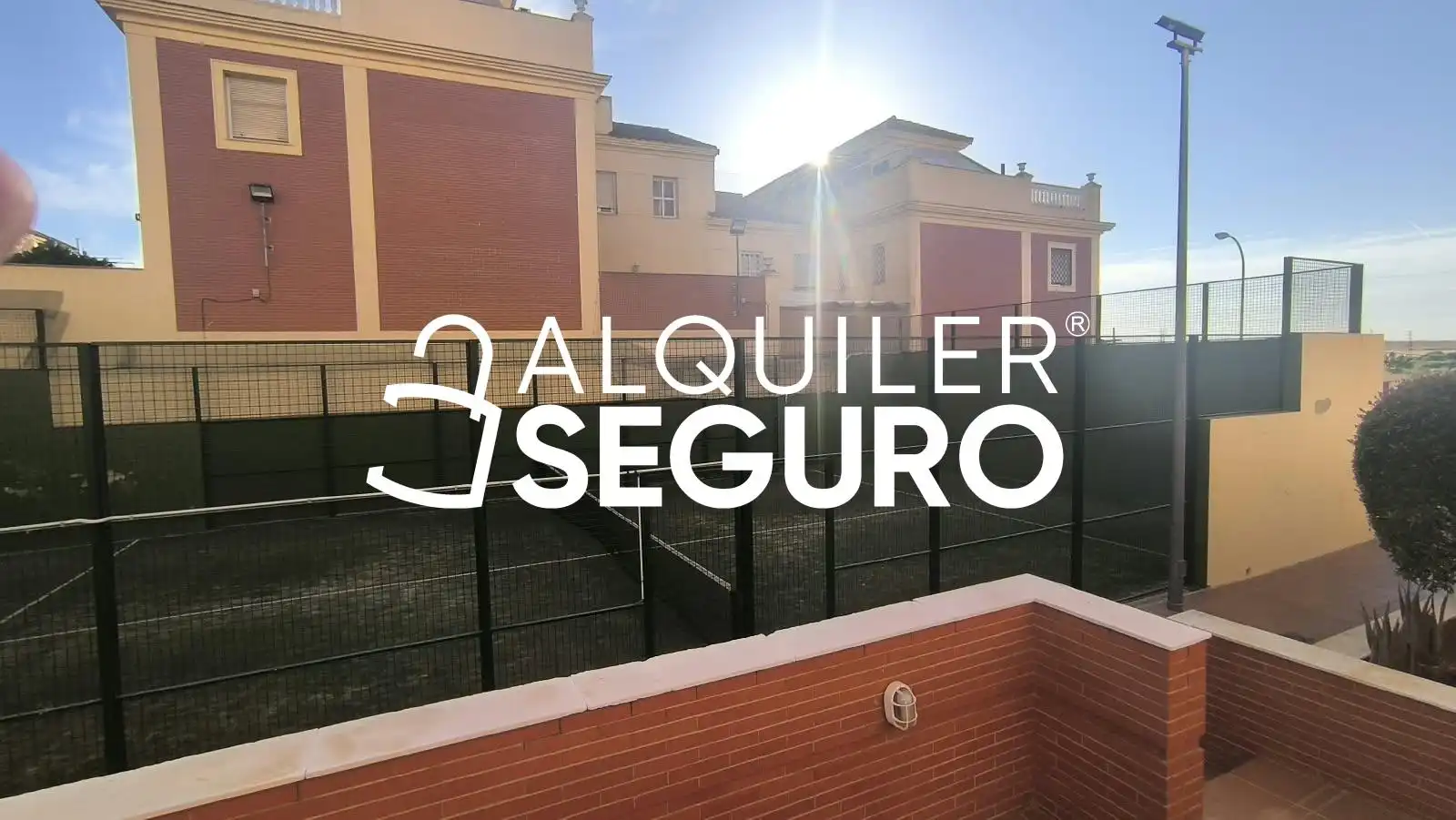 Vista exterior de Piso de alquiler en Dos Hermanas con Aire acondicionado, Piscina y Amueblado