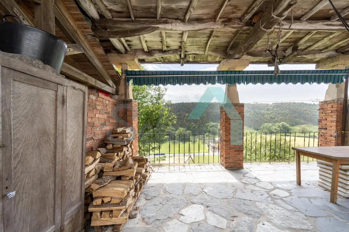 Terrasse von Einfamilien-Reihenhaus zum Verkauf in Carreño mit Heizung, Privatgarten und Parkett