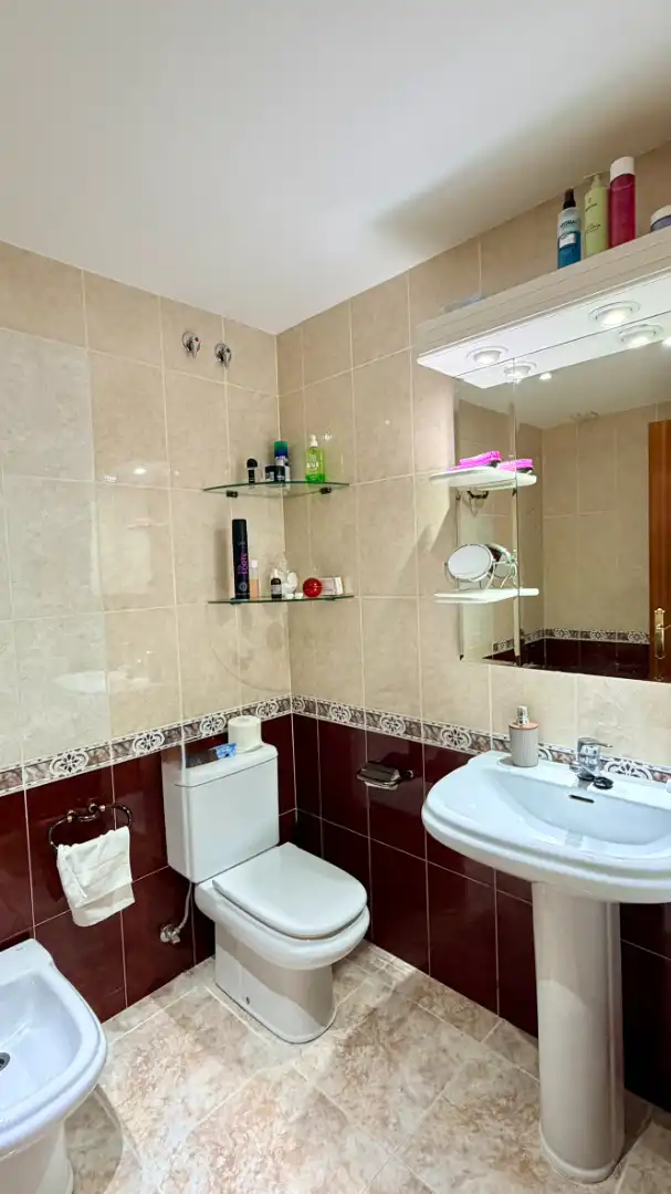 Baño de Casa adosada en venta en Palau-saverdera con Aire acondicionado, Calefacción y Jardín privado