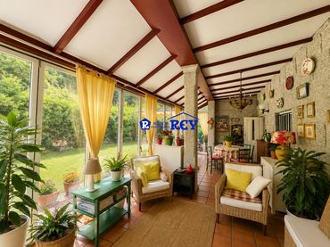 Maison rustique avec piscine à vendre à Noveledo