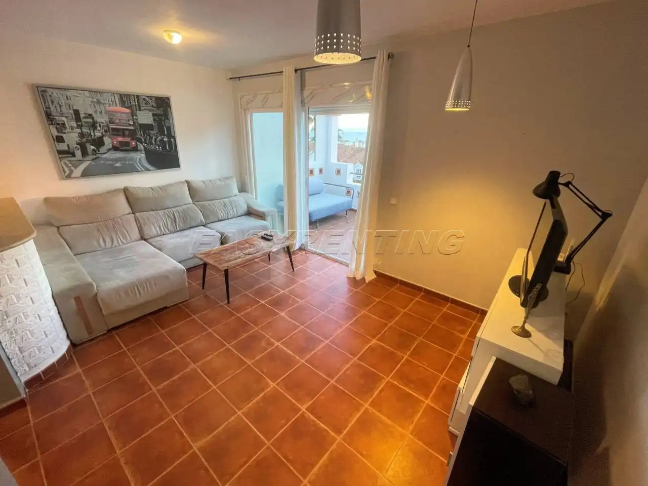 Sala d'estar de Apartament de lloguer en La Alcaidesa amb Terrassa, Moblat i Piscina comunitària