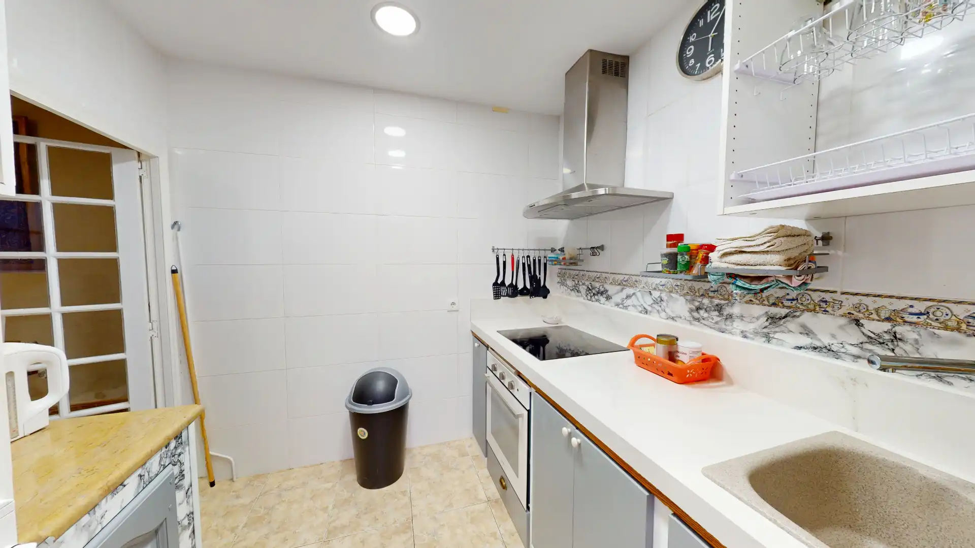 Küche von Einfamilien-Reihenhaus zum Verkauf in Onil mit Klimaanlage und Balkon
