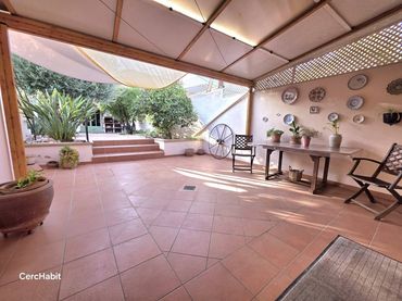 Casa amb jardí en venda a Calle Major 47