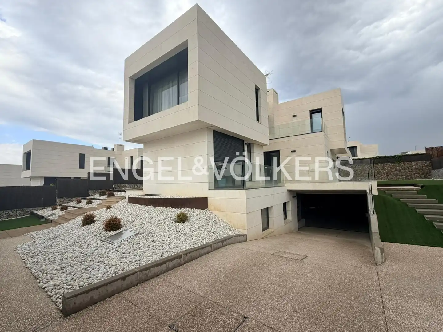 Vista exterior de Casa o chalet de alquiler en Majadahonda con Aire acondicionado, Calefacción y Jardín privado