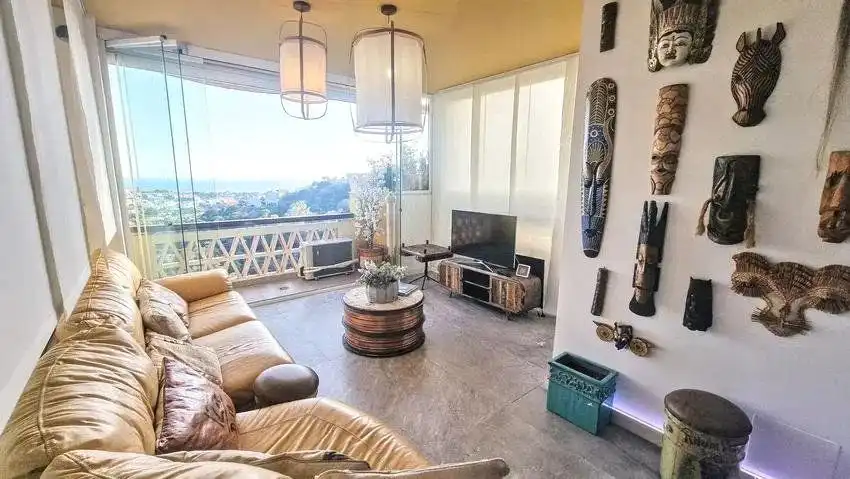 Sala de estar de Piso en venta en Marbella con Aire acondicionado, Calefacción y Jardín privado