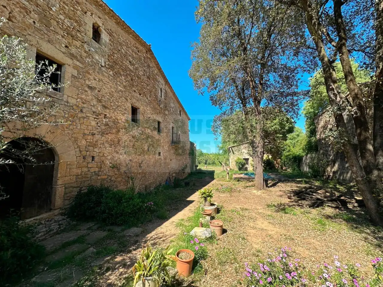 Vista exterior de Finca rústica en venta en Serinyà con Jardín privado, Terraza y Piscina