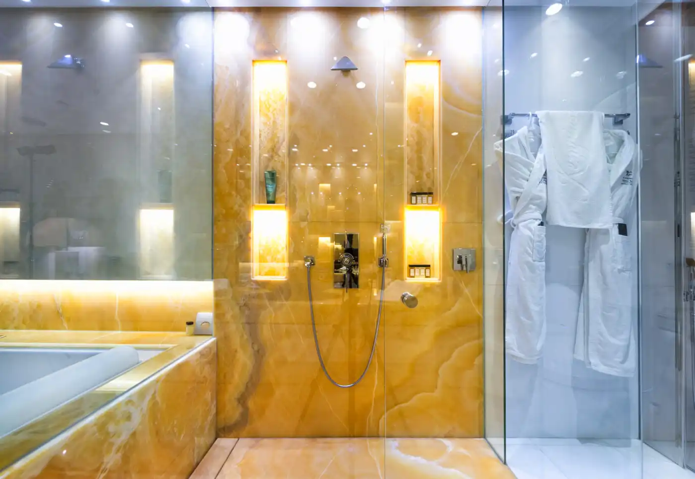 Bany de Apartament en venda en Estepona amb Aire condicionat, Terrassa i Piscina